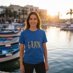 Camiseta ‘Massa Jove per Fer-me Gran’ - foto de estilo de vida