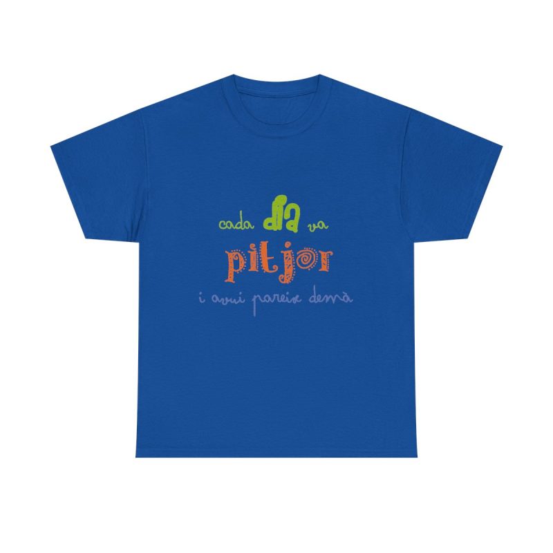 Azul royal - Camiseta «Cada dia va pitjor i avui pareix demà»