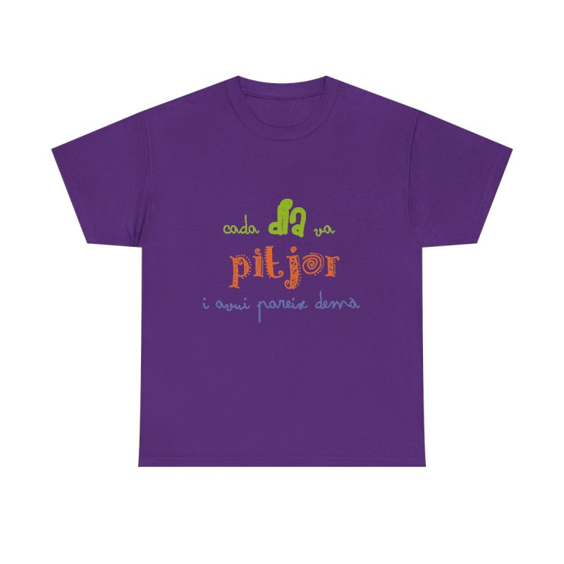 Morado - Camiseta «Cada dia va pitjor i avui pareix demà»