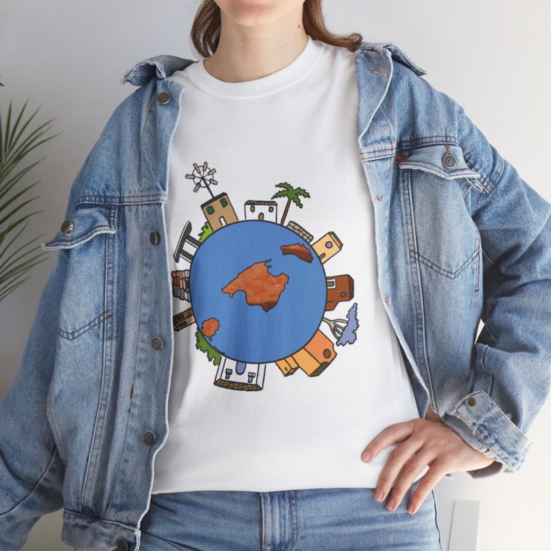 Camiseta «cada casa es un mon sense»