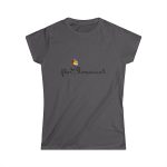 Camiseta mujer Softstyle - Gris marengo - Camiseta Flor Romaniál Camiseta mujer Softstyle - Gris marengo - Camiseta Flor Romaniál
