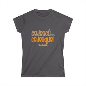Camiseta mujer Softstyle - Gris marengo - Camiseta «Cadascú és cadasqual»