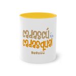 Taza bicolor - Amarillo dorado - Camiseta «Cadascú és cadasqual»