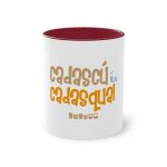 Taza bicolor - Granate - Camiseta «Cadascú és cadasqual»