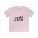 Camiseta infantil Softstyle - Rosa claro - Camiseta «Una flor no fa estiu» Camiseta infantil Softstyle - Rosa claro - Camiseta «Una flor no fa estiu»