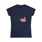 Camiseta mujer Softstyle - Azul marino - Camiseta «Qui pets envia»