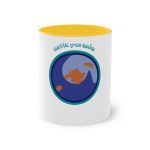 Taza bicolor - Amarillo dorado - Camiseta «Estic pel món redó»
