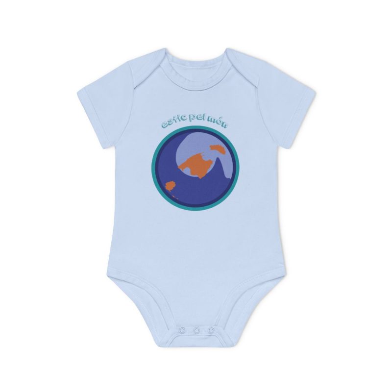 Body bebe manga corta organico - Azul empolvado - Camiseta «Estic pel món redó» Body bebe manga corta organico - Azul empolvado - Camiseta «Estic pel món redó»