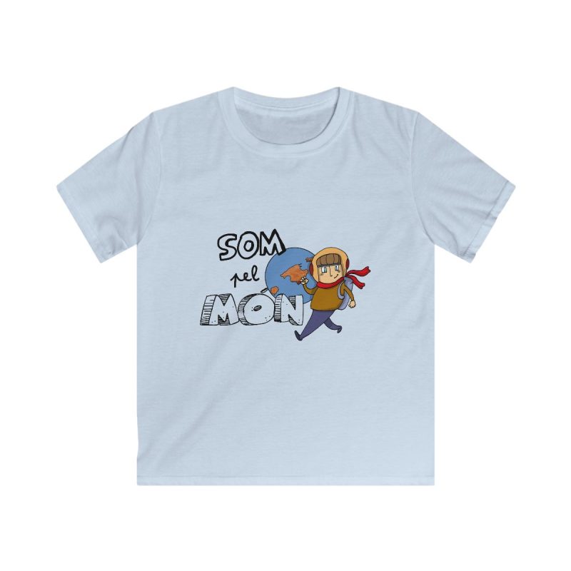 Camiseta infantil Softstyle - Azul claro - Camiseta «Som pel món» Camiseta infantil Softstyle - Azul claro - Camiseta «Som pel món»