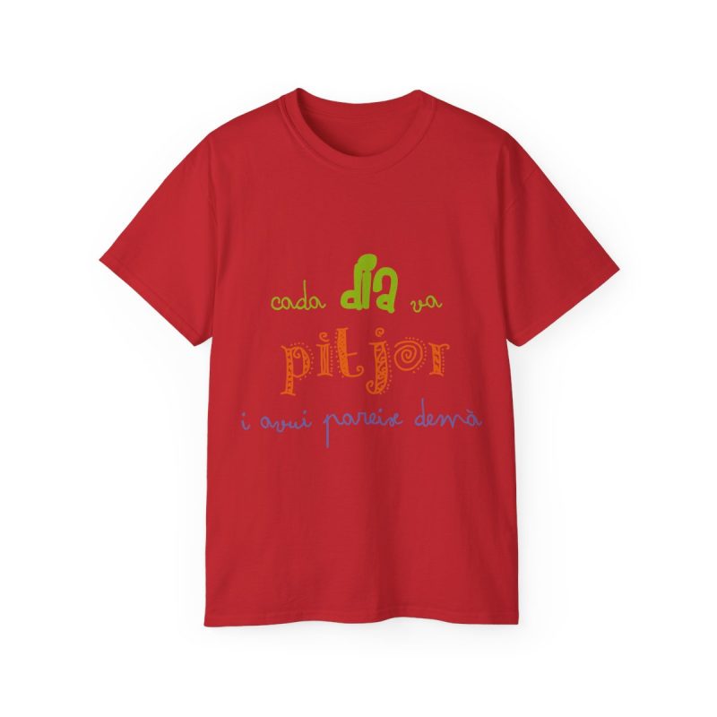 Camiseta ultra algodon - Rojo - Camiseta «Cada dia va pitjor i avui pareix demà»