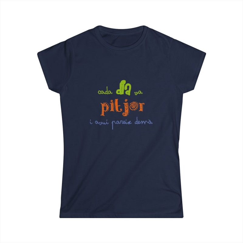 Camiseta mujer Softstyle - Azul marino - Camiseta «Cada dia va pitjor i avui pareix demà»