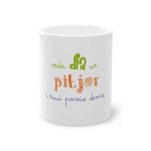 Taza estandar 325 ml - Blanco - Camiseta «Cada dia va pitjor i avui pareix demà»