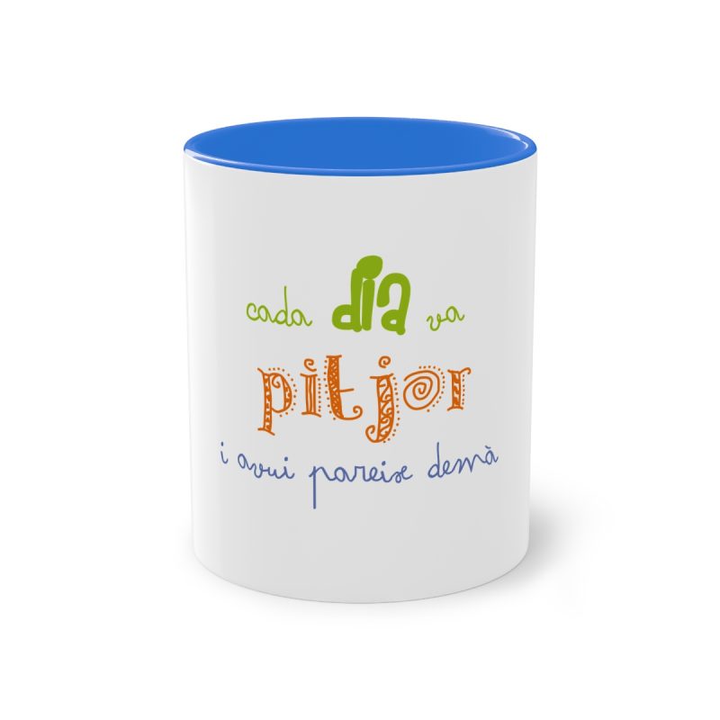 Taza bicolor - Azul Cambridge - Camiseta «Cada dia va pitjor i avui pareix demà»