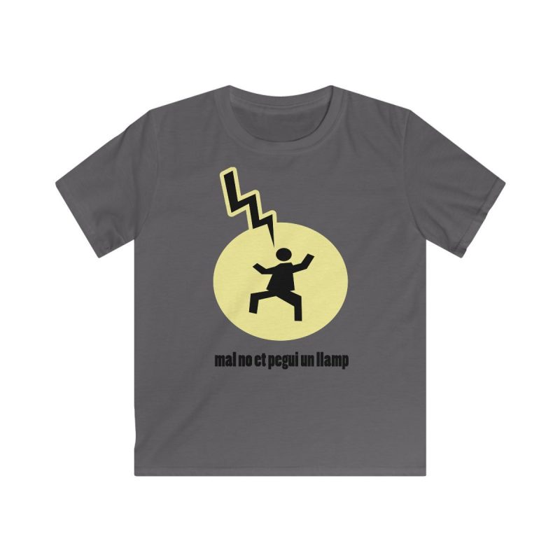 Camiseta infantil Softstyle - Gris marengo - Camiseta «Mal no et toqui un llamp» Camiseta infantil Softstyle - Gris marengo - Camiseta «Mal no et toqui un llamp»