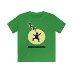 Camiseta infantil Softstyle - Verde irlandes - Camiseta «Mal no et toqui un llamp» Camiseta infantil Softstyle - Verde irlandes - Camiseta «Mal no et toqui un llamp»