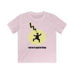 Camiseta infantil Softstyle - Rosa claro - Camiseta «Mal no et toqui un llamp» Camiseta infantil Softstyle - Rosa claro - Camiseta «Mal no et toqui un llamp»