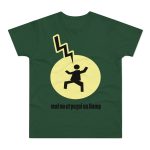 Camiseta hombre punto liso - Verde botella - Camiseta «Mal no et toqui un llamp» Camiseta hombre punto liso - Verde botella - Camiseta «Mal no et toqui un llamp»