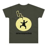 Camiseta hombre punto liso - Caqui urbano - Camiseta «Mal no et toqui un llamp» Camiseta hombre punto liso - Caqui urbano - Camiseta «Mal no et toqui un llamp»