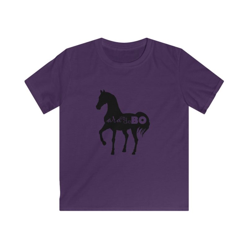 Camiseta infantil Softstyle - Morado - Camiseta unisex Cavall Alegre Sant Joan «Ara va de bo»
