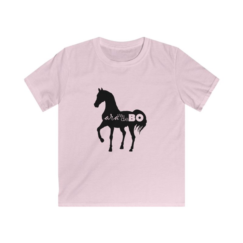 Camiseta infantil Softstyle - Rosa claro - Camiseta unisex Cavall Alegre Sant Joan «Ara va de bo»