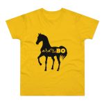 Camiseta hombre punto liso - Amarillo dorado - Camiseta unisex Cavall Alegre Sant Joan «Ara va de bo»