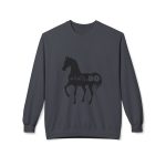 Sudadera Softstyle cuello redondo - Gris jaspeado oscuro - Camiseta unisex Cavall Alegre Sant Joan «Ara va de bo» Sudadera Softstyle cuello redondo - Gris jaspeado oscuro - Camiseta unisex Cavall Alegre Sant Joan «Ara va de bo»