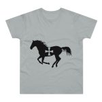 Camiseta hombre punto liso - Gris Pacifico - Cavall de Sant Joan Camiseta hombre punto liso - Gris Pacifico - Cavall de Sant Joan