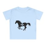 Camiseta de bebe - Azul empolvado - Cavall de Sant Joan
