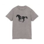 Camiseta lavado acido cuello redondo - Gris asfalto - Cavall de Sant Joan Camiseta lavado acido cuello redondo - Gris asfalto - Cavall de Sant Joan