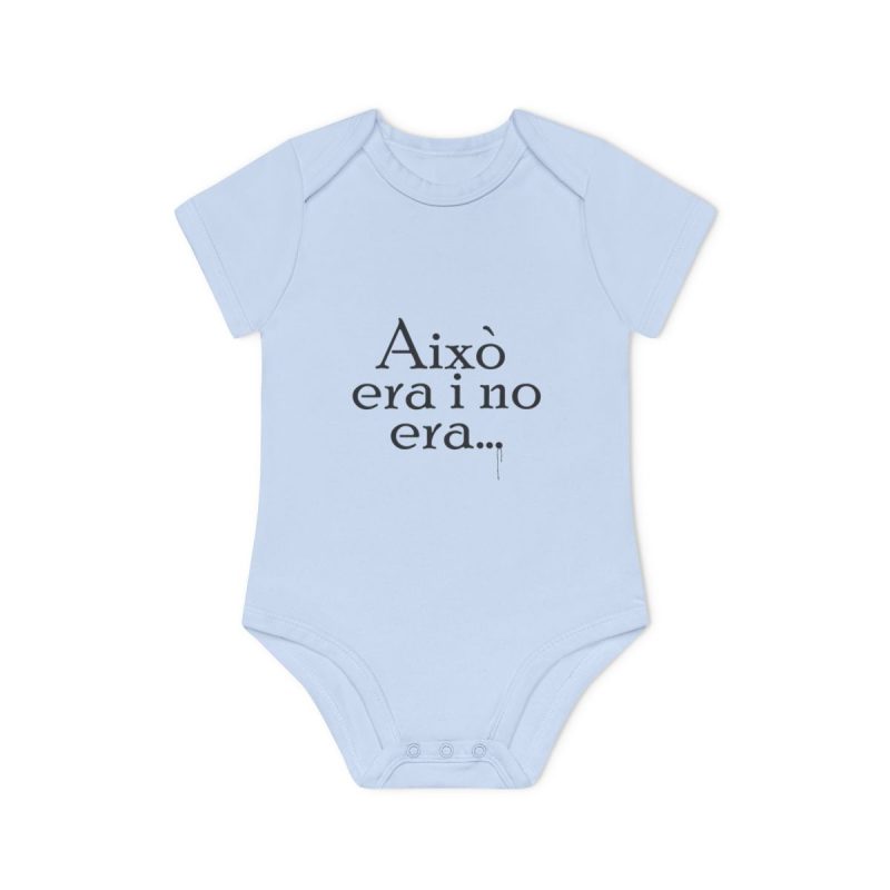 Body bebe manga corta organico - Azul empolvado - Camiseta «Això era i no era…» Body bebe manga corta organico - Azul empolvado - Camiseta «Això era i no era…»