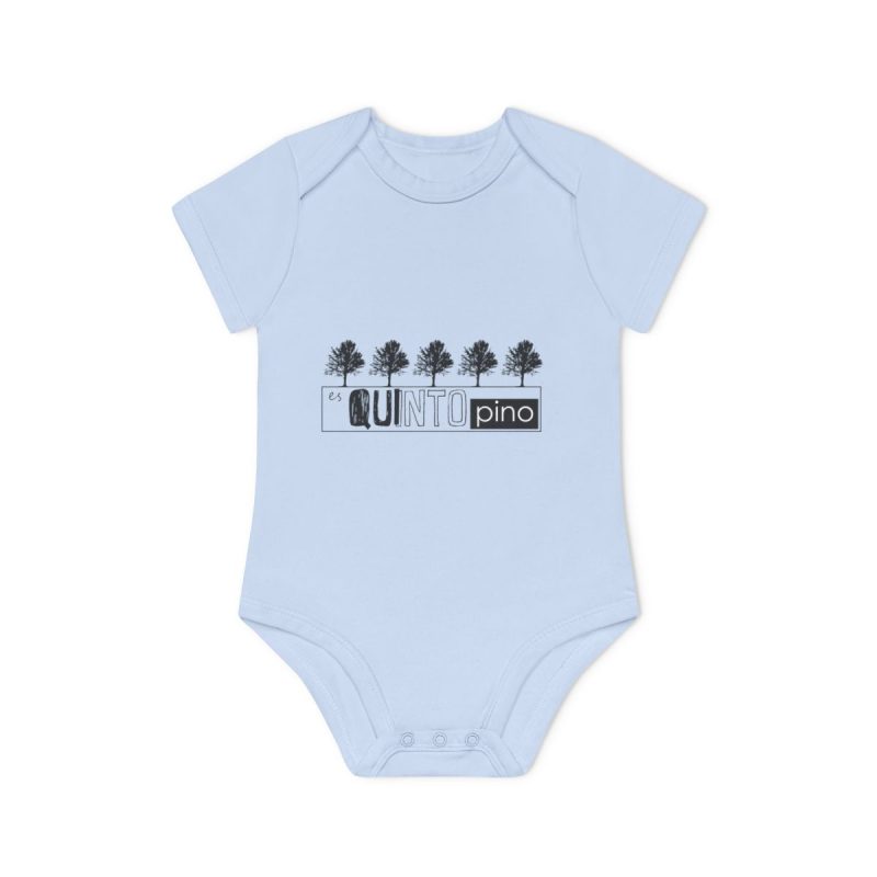 Body bebe manga corta organico - Azul empolvado - Camiseta «Es quinto pino» Body bebe manga corta organico - Azul empolvado - Camiseta «Es quinto pino»