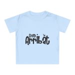 Camiseta de bebe - Azul empolvado - Camiseta unisex «Som Arribat»