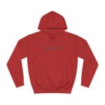 Sudadera universitaria - Rojo fuego - Camiseta «Quin marrón» Sudadera universitaria - Rojo fuego - Camiseta «Quin marrón»