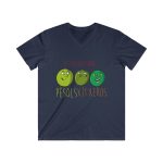 Pèsols, xítxeros i estiregassons — Camiseta hombre entallada cuello de pico