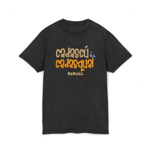 «Cadascú és cadasqual» — Camiseta lavado acido cuello redondo