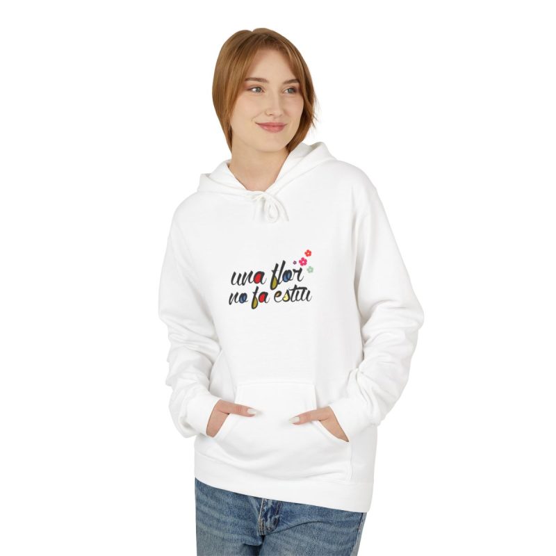 fulfilment-29707-camiseta-una-flor-no-fa-estiu-sudadera-softstyle-con-capucha-16