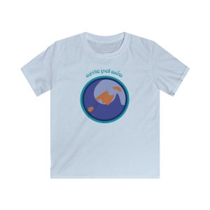 «Estic pel món redó» — Camiseta infantil Softstyle