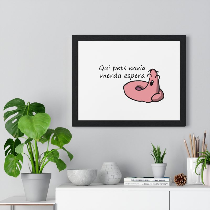 fulfilment-30170-camiseta-qui-pets-envia-poster-enmarcado-horizontal-4