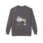 Tondra: una oveja entre nubes — Sudadera Softstyle cuello redondo