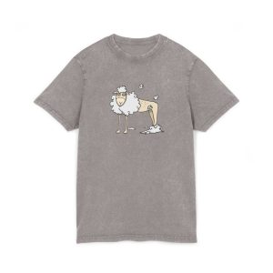 Tondra: una oveja entre nubes — Camiseta lavado acido cuello redondo