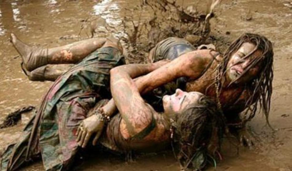 mud_fight_girls_00