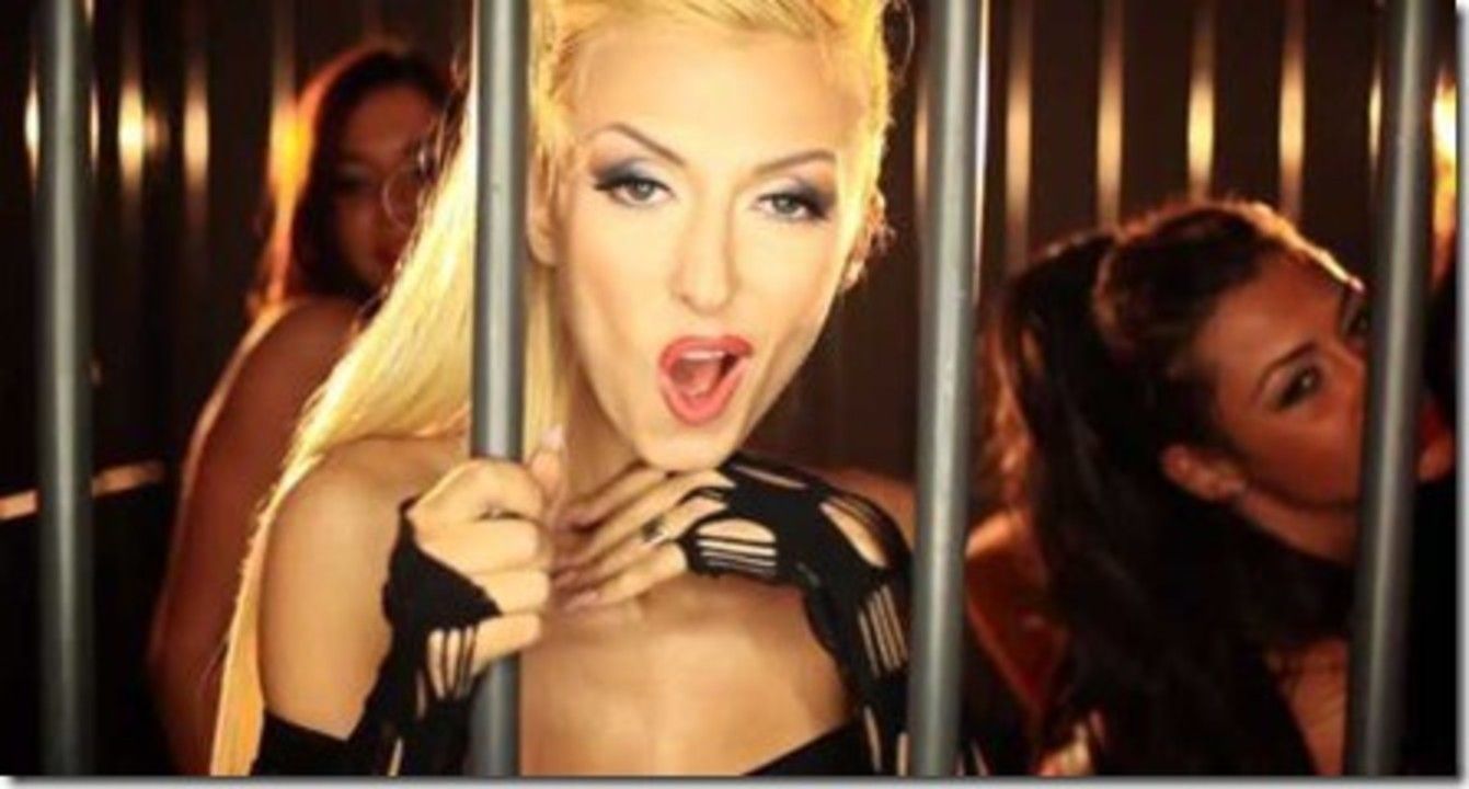 Andreea-Balan-Feat-Sonny-Flame-Iubi-Official-Music-VIDEO-03