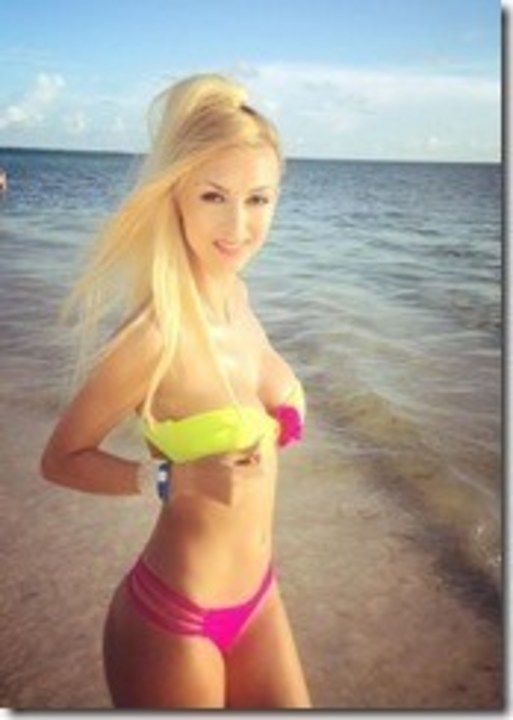 Andreea-Balan-SEXY-From-FACEBOOK-011