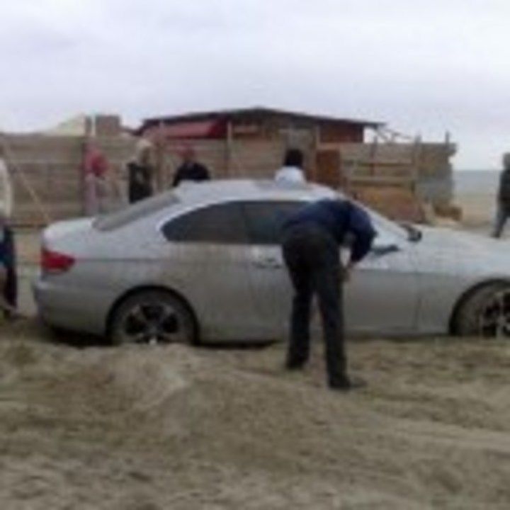 masina-ramane-in-parcare-amenzi-uriase-pentru-cei-care-isi-parcheaza-autoturismele-pe-plaja-143156