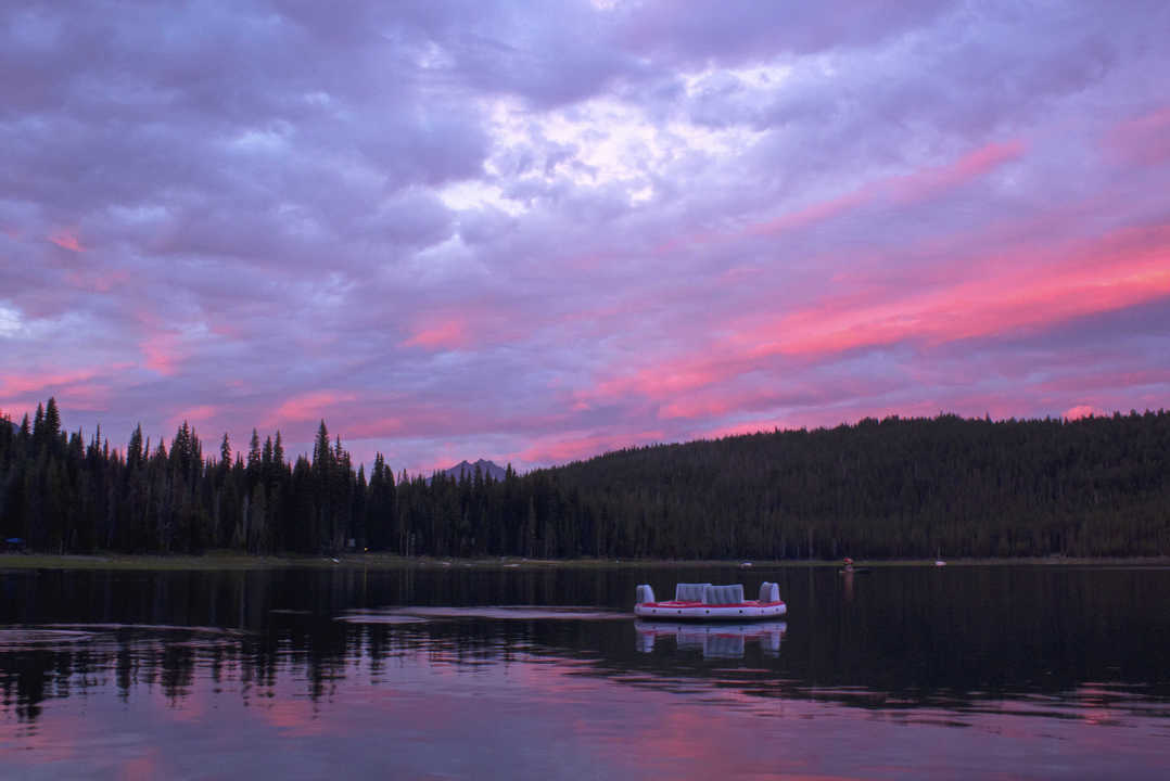 sunset-lake_GJfGGDFd