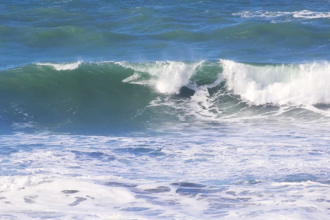ocean-waves_MkI7OJFu