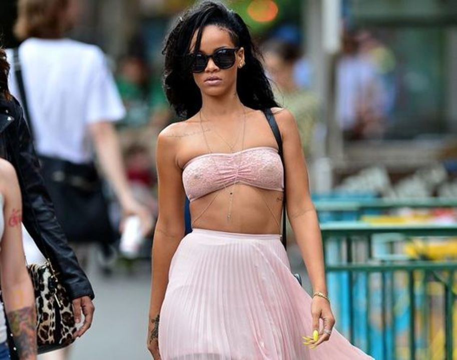rihanna-see-through