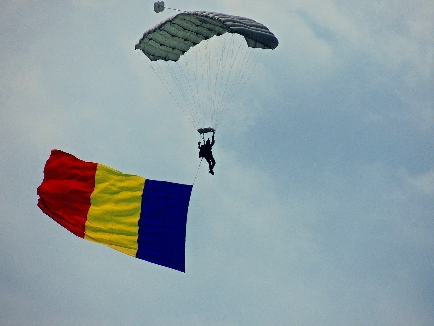 parachute-jumper-1747840(1)