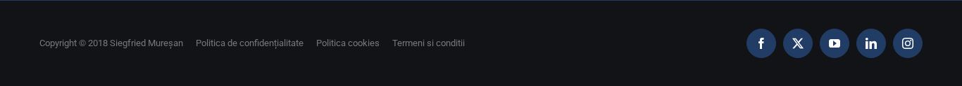 Subsolul site-ului, unde scrie Copyright © 2018 Siegfried Mureșan, lângă linkuri către politica de confidențialitate și iconițe de rețele sociale.