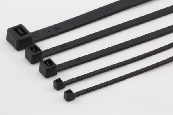 PAQ.DESA 100UD. BRIDA NYLON 14017750 8.8X760 NEGRA
